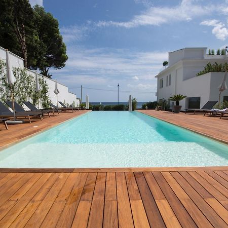 Unico Boutique Hotel D'Arte Мондело Екстериор снимка