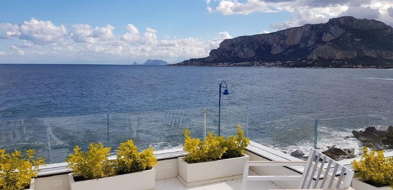 Unico Boutique Hotel D'Arte Мондело Екстериор снимка