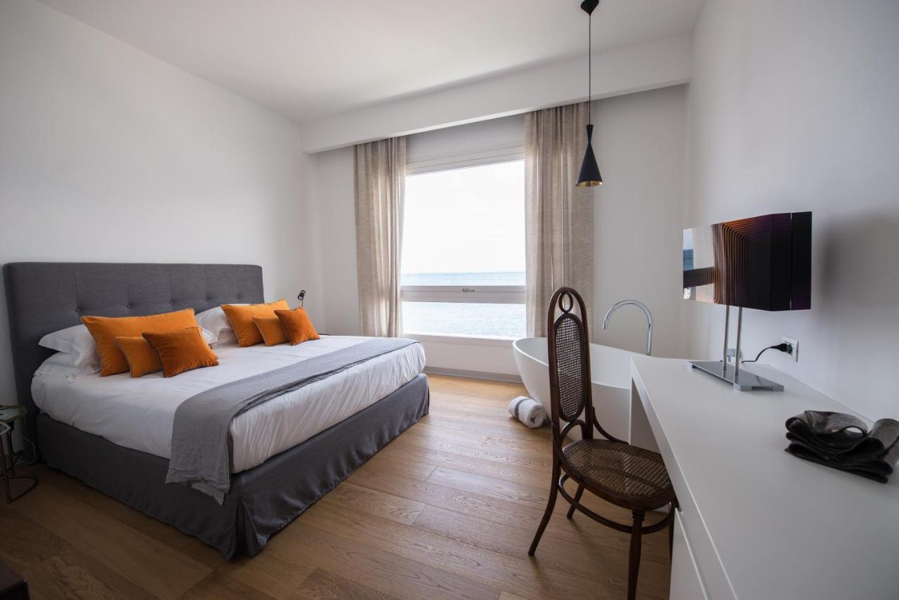 Unico Boutique Hotel D'Arte Мондело Екстериор снимка