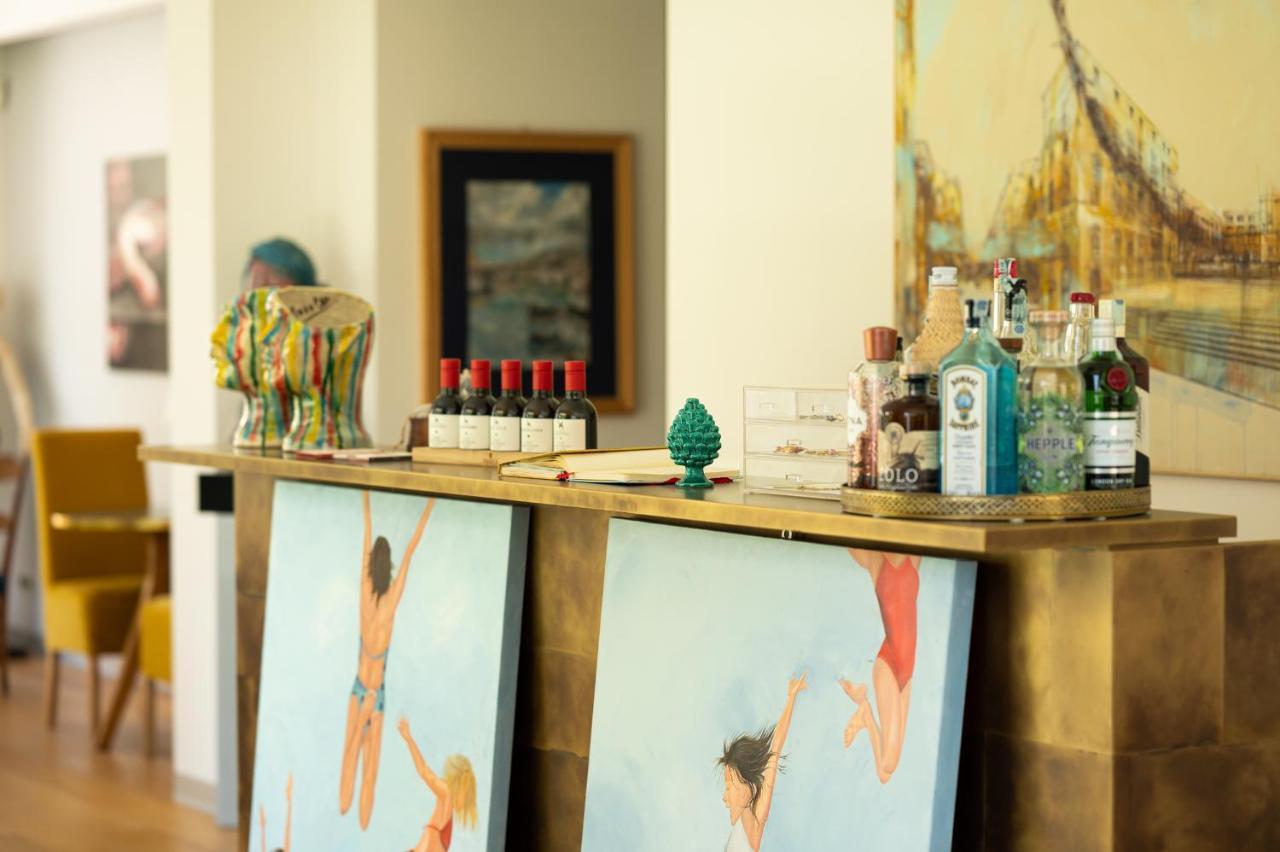 Unico Boutique Hotel D'Arte Мондело Екстериор снимка