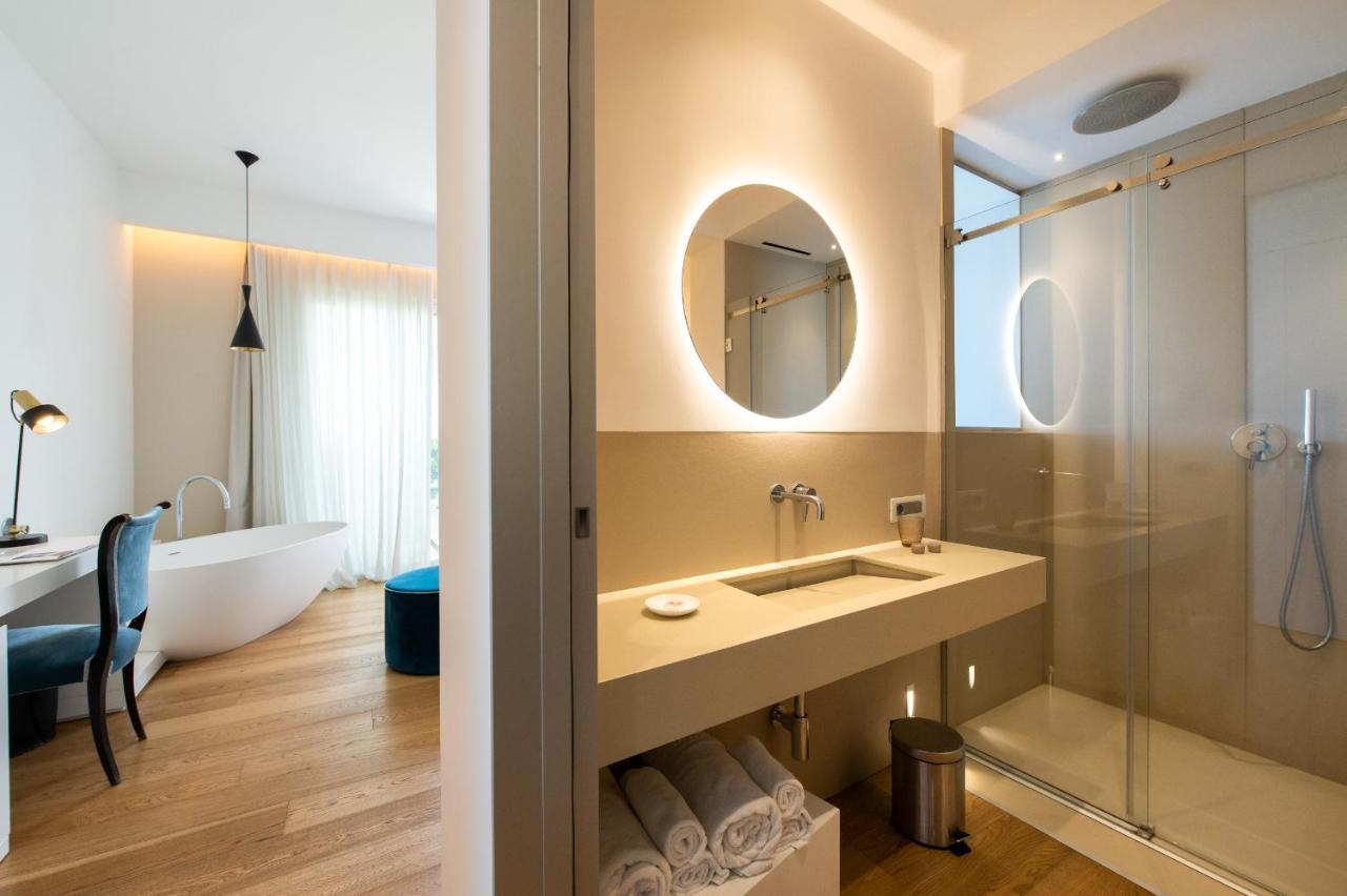 Unico Boutique Hotel D'Arte Мондело Екстериор снимка
