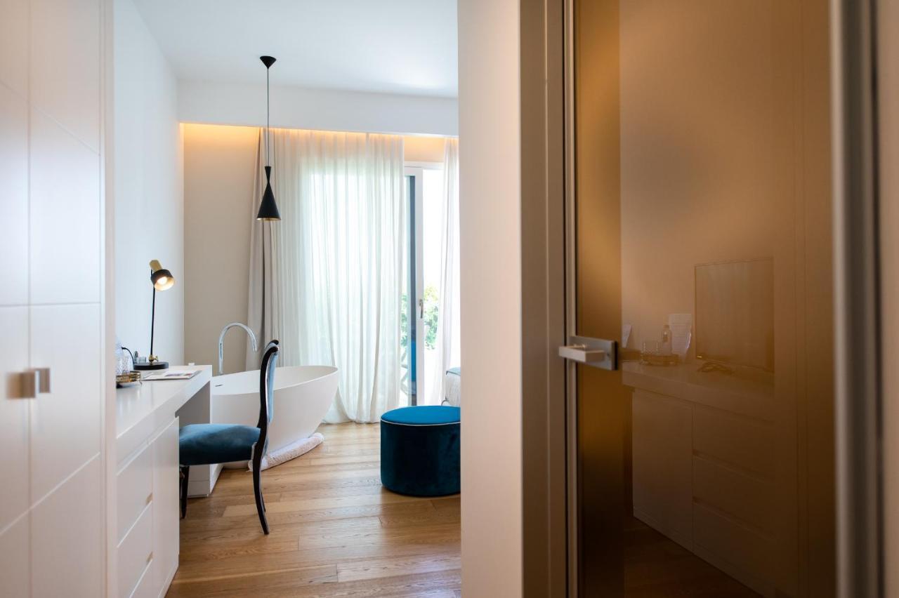 Unico Boutique Hotel D'Arte Мондело Екстериор снимка