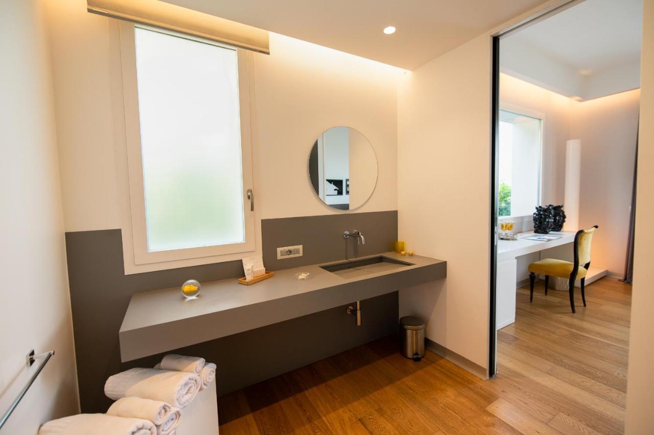 Unico Boutique Hotel D'Arte Мондело Екстериор снимка