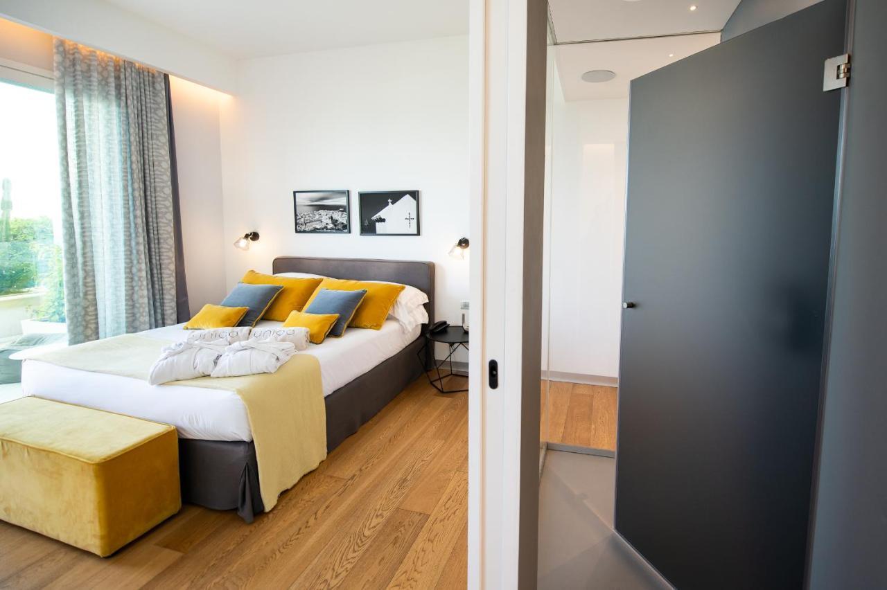 Unico Boutique Hotel D'Arte Мондело Екстериор снимка