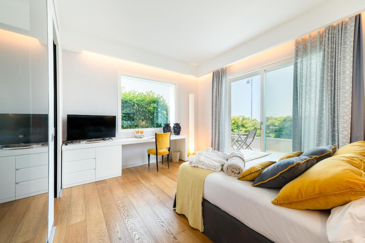 Unico Boutique Hotel D'Arte Мондело Екстериор снимка