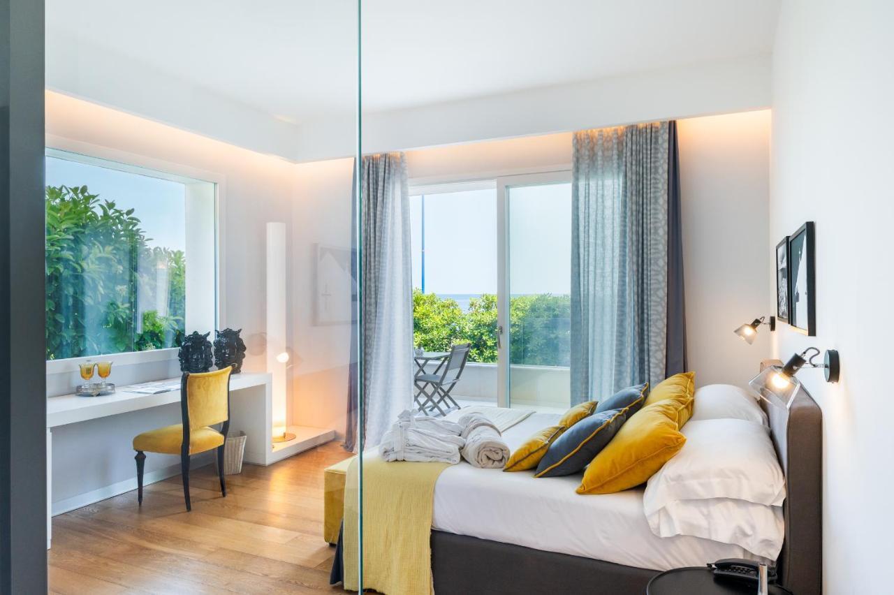 Unico Boutique Hotel D'Arte Мондело Екстериор снимка