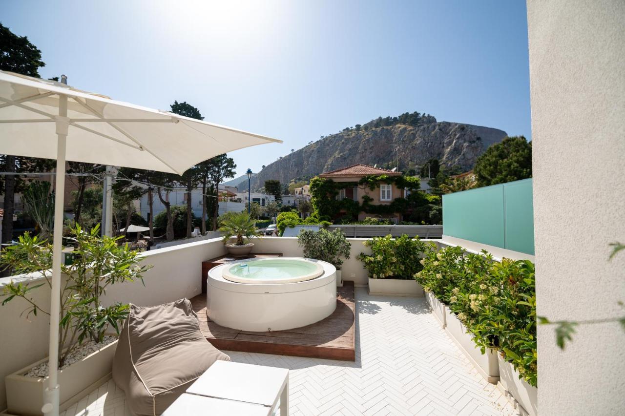 Unico Boutique Hotel D'Arte Мондело Екстериор снимка