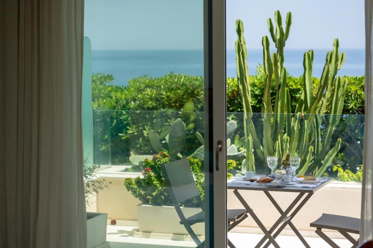 Unico Boutique Hotel D'Arte Мондело Екстериор снимка