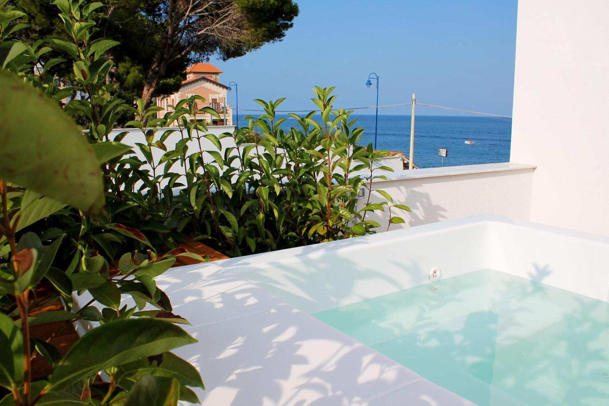 Unico Boutique Hotel D'Arte Мондело Екстериор снимка