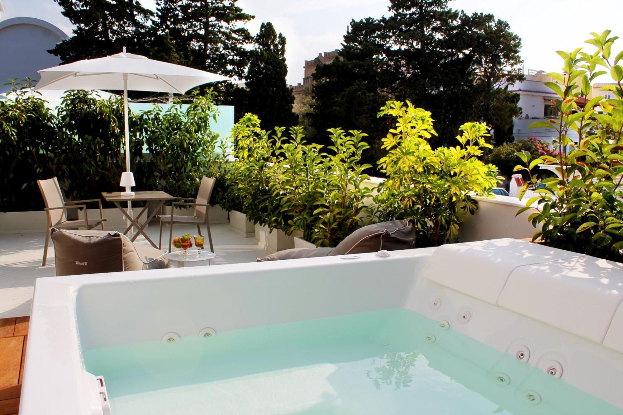 Unico Boutique Hotel D'Arte Мондело Екстериор снимка