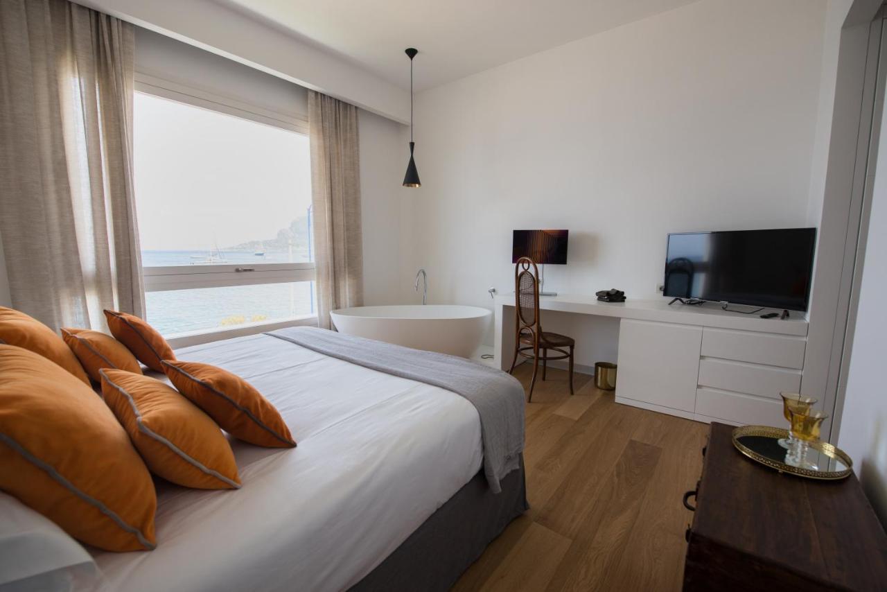 Unico Boutique Hotel D'Arte Мондело Екстериор снимка